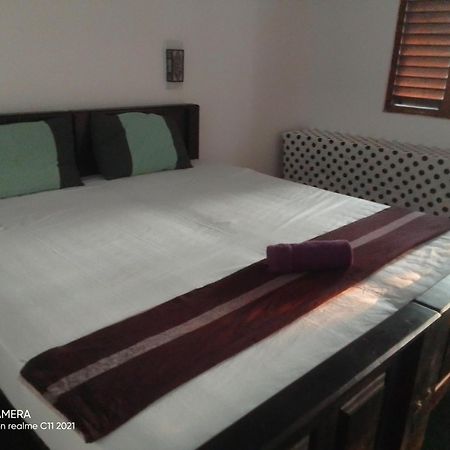 Bed and Breakfast Peacock Garden Тангалла Экстерьер фото